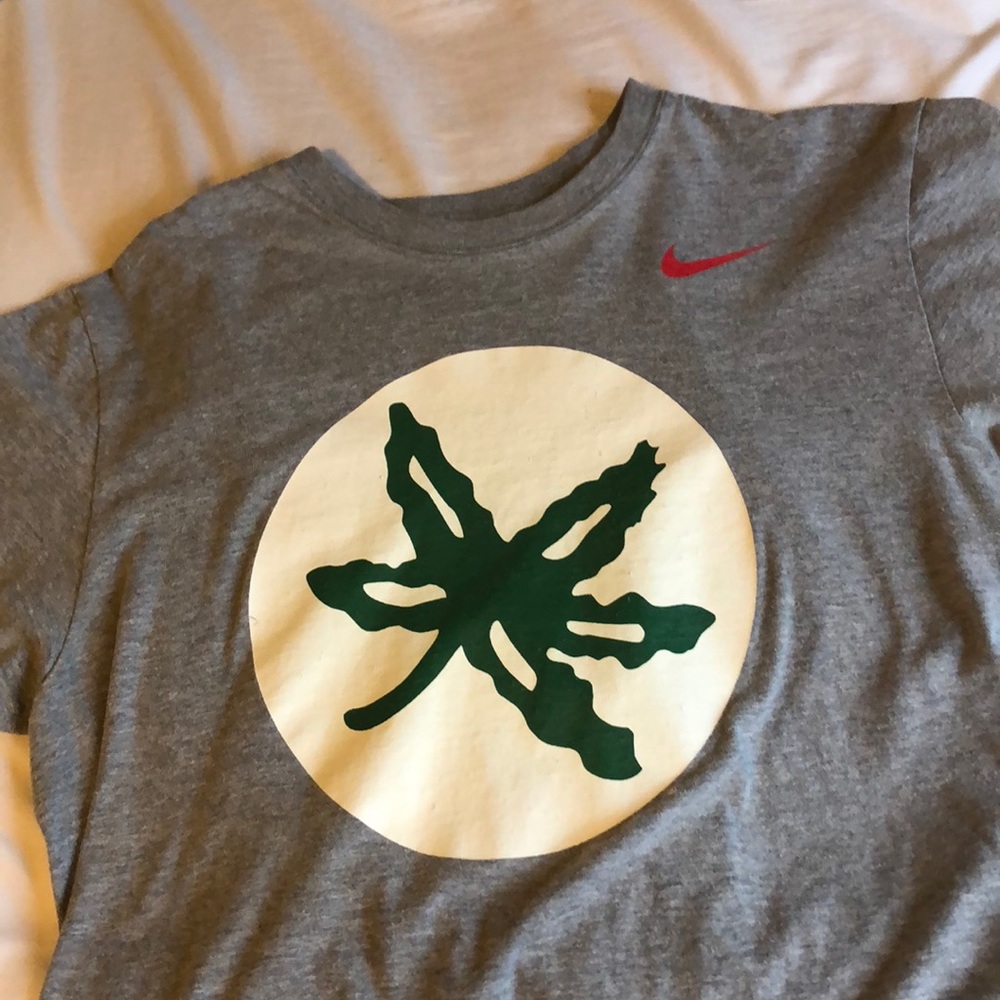 Nike shirt men’s M